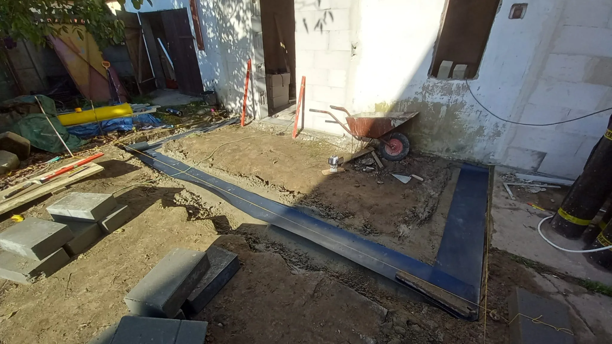Przygotowanie do murowania warstwy bloczków fundamentowych przygotowanie podłoża pod wymurowanie warstwy bloczków fundamentowych wiatrołapu